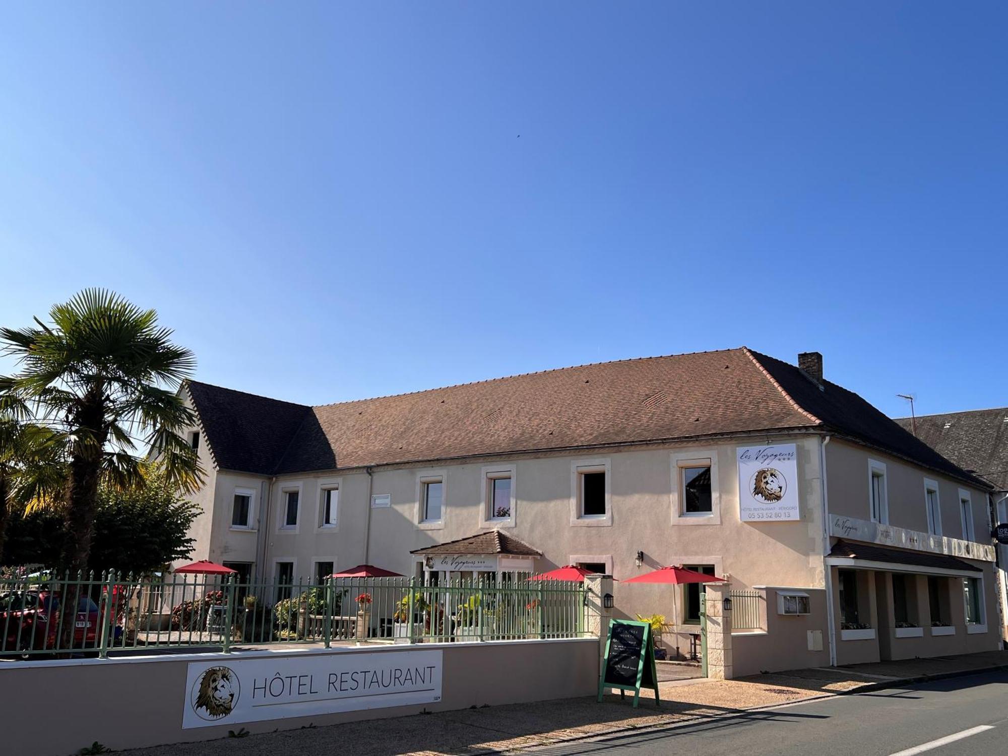 Logis Hotel-Restaurant Les Voyageurs La Coquille Exteriör bild